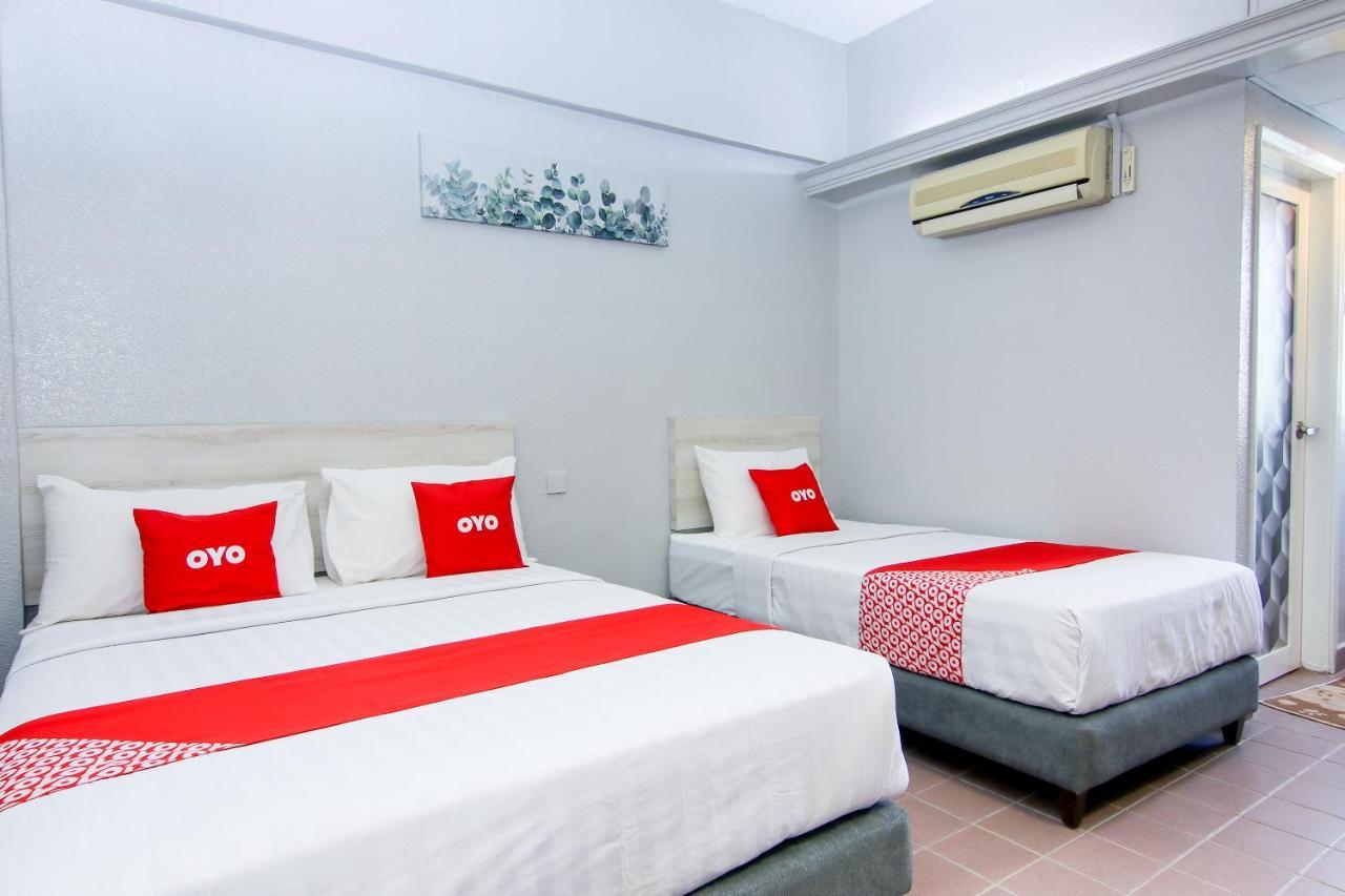 Oyo 89846 Lotus Inn Hotel Malacca Ngoại thất bức ảnh