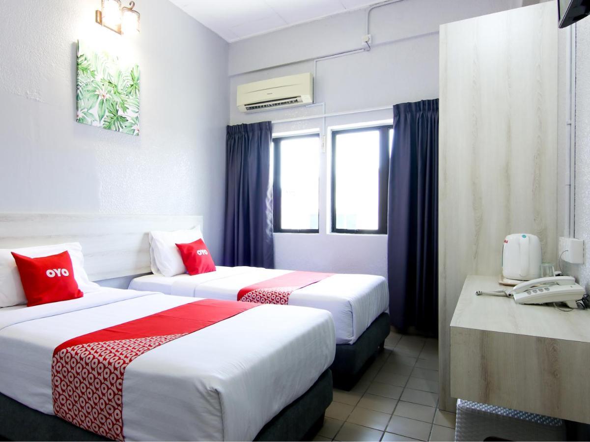 Oyo 89846 Lotus Inn Hotel Malacca Ngoại thất bức ảnh